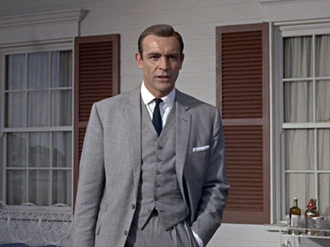 Suit 3 mảnh màu xám của James Bond trong Goldfinger
