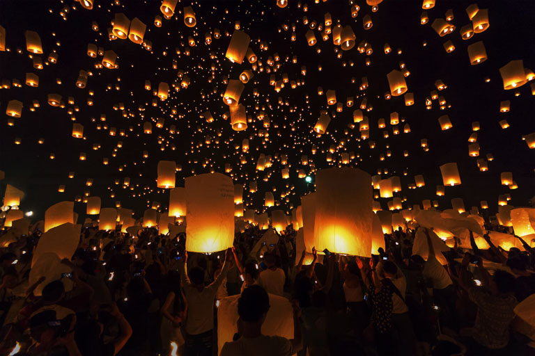 Lễ hội thả đèn trời Yi Peng tại Chiang Mai
