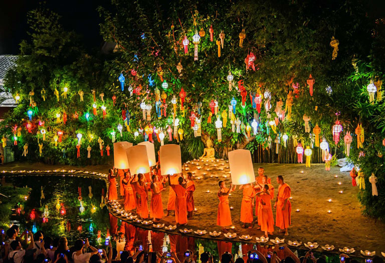 Lễ hội thả đèn trời Yi Peng tại Chiang Mai