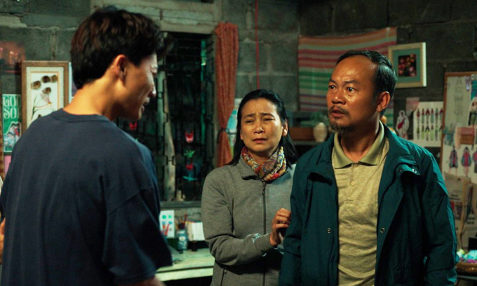 Review phim Lật Mặt 8 Vòng Tay Nắng