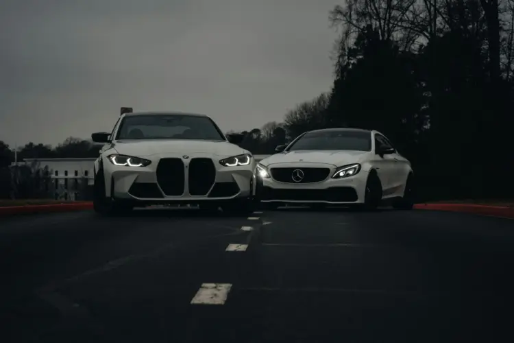 BMW hay Mercedes