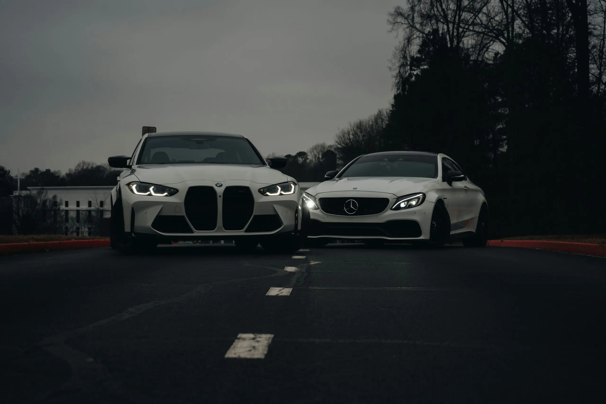 BMW hay Mercedes